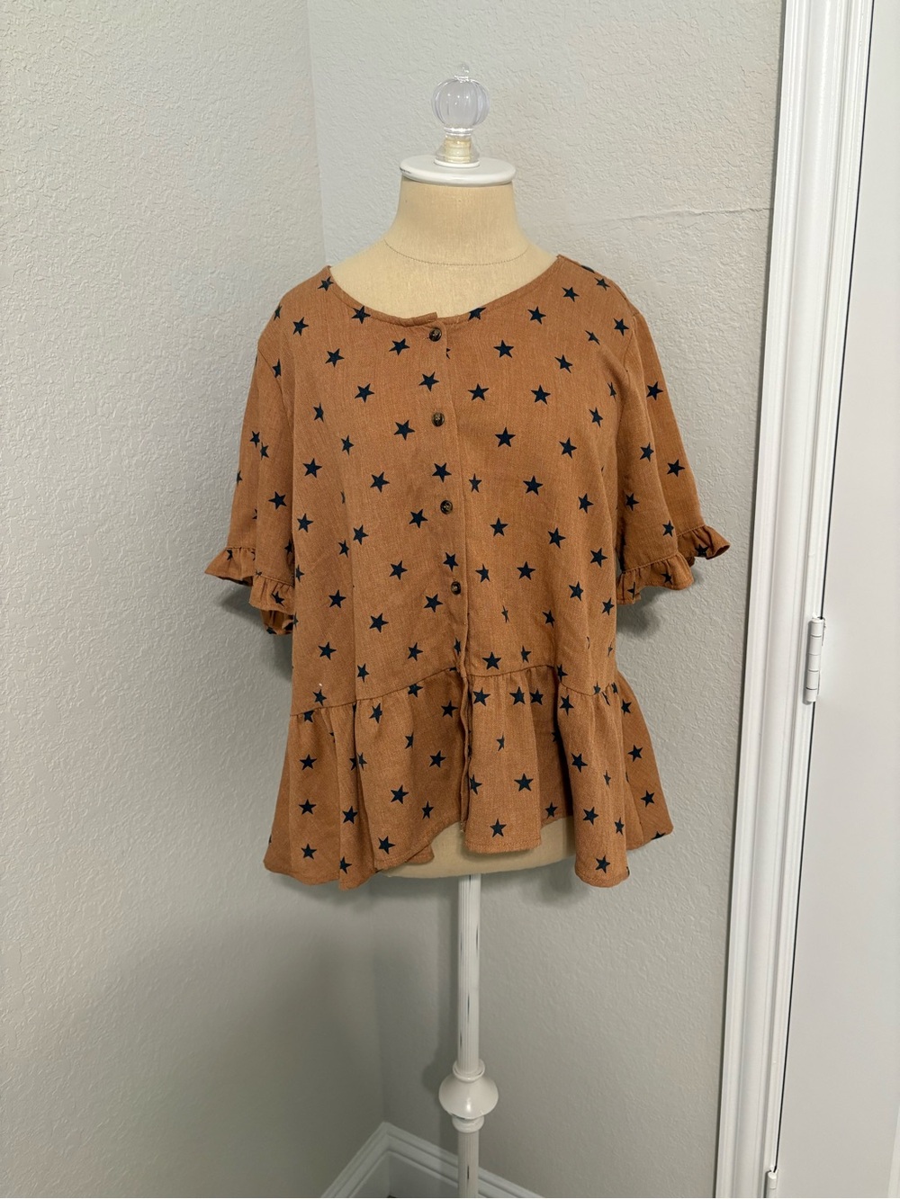 Hem & Thread Tan Star-Print Ruffle Peplum Blouse